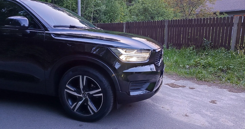 Volvo XC 40 cena 99900 przebieg: 182000, rok produkcji 2019 z Łazy małe 529
